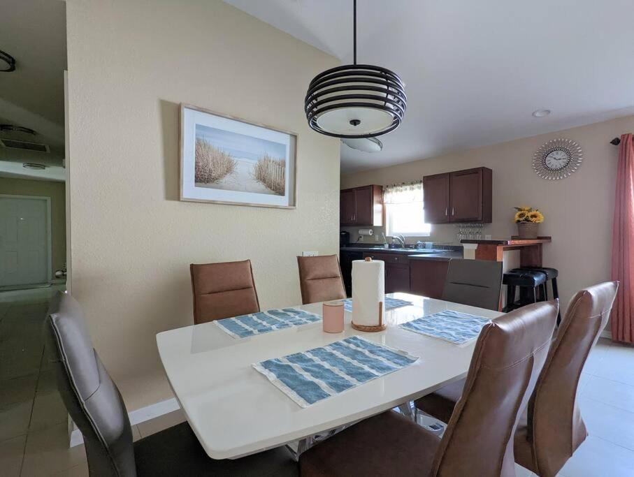 3Bed & 2Bath Property Couple Minutes From Siesta Key Beach & Downtown Sarasota Eksteriør billede
