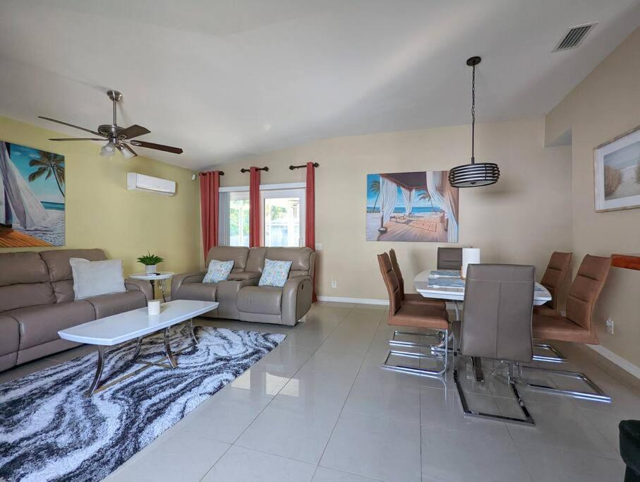 3Bed & 2Bath Property Couple Minutes From Siesta Key Beach & Downtown Sarasota Eksteriør billede