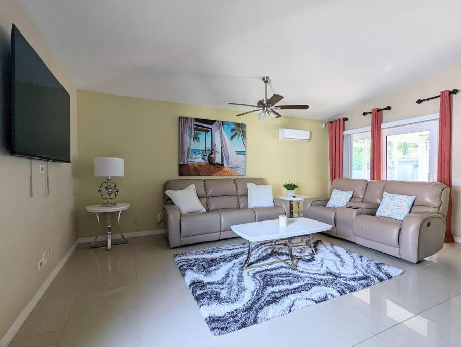 3Bed & 2Bath Property Couple Minutes From Siesta Key Beach & Downtown Sarasota Eksteriør billede
