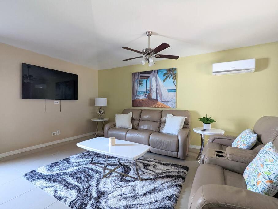 3Bed & 2Bath Property Couple Minutes From Siesta Key Beach & Downtown Sarasota Eksteriør billede